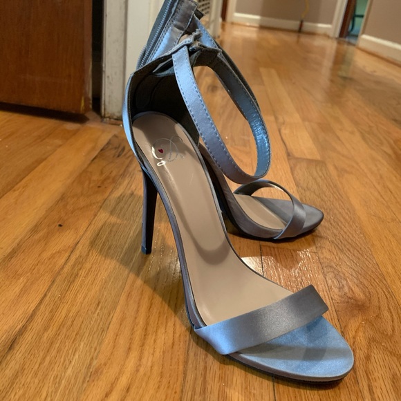 Grey Heels - Picture 2 of 2